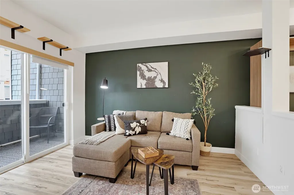 537 225th Lane NE Sammamish WA 98074