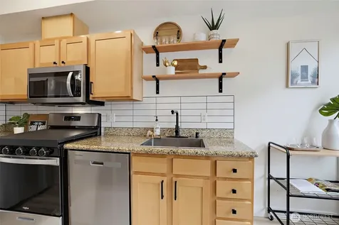 537 225th Lane NE Sammamish WA 98074
