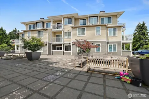 537 225th Lane NE Sammamish WA 98074