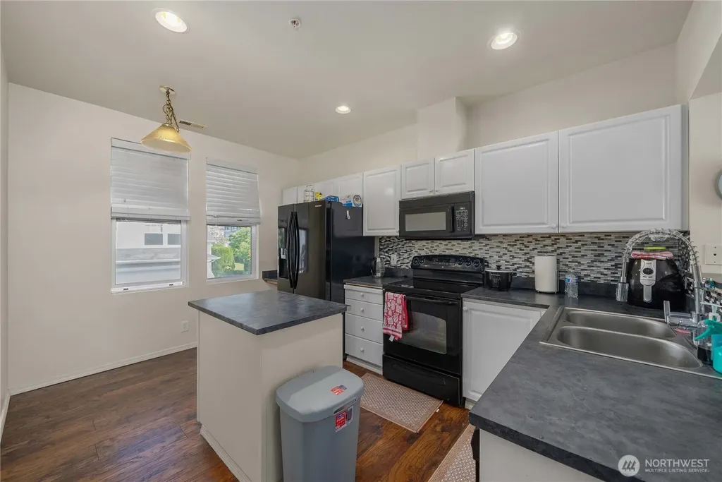 23217 62nd Place Street S Kent WA 98032