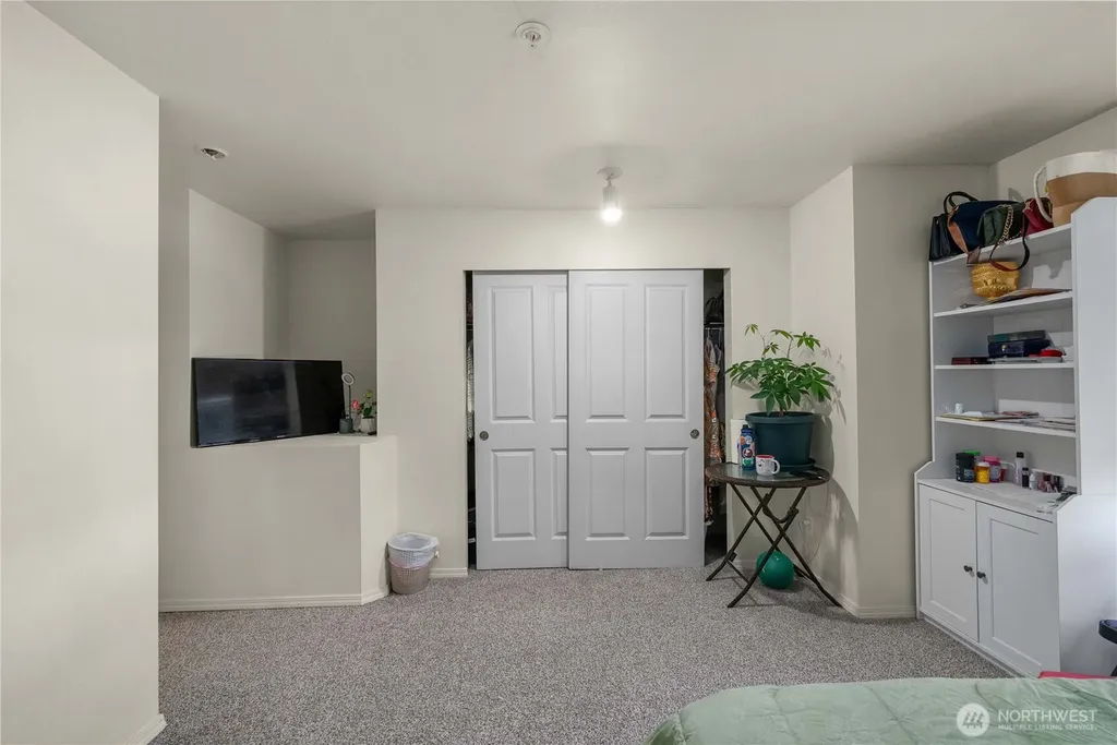 23217 62nd Place Street S Kent WA 98032