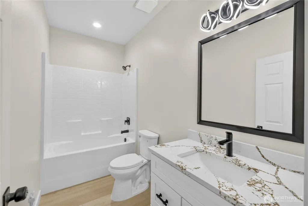 309 Olivia Street Sunnyside WA 98944
