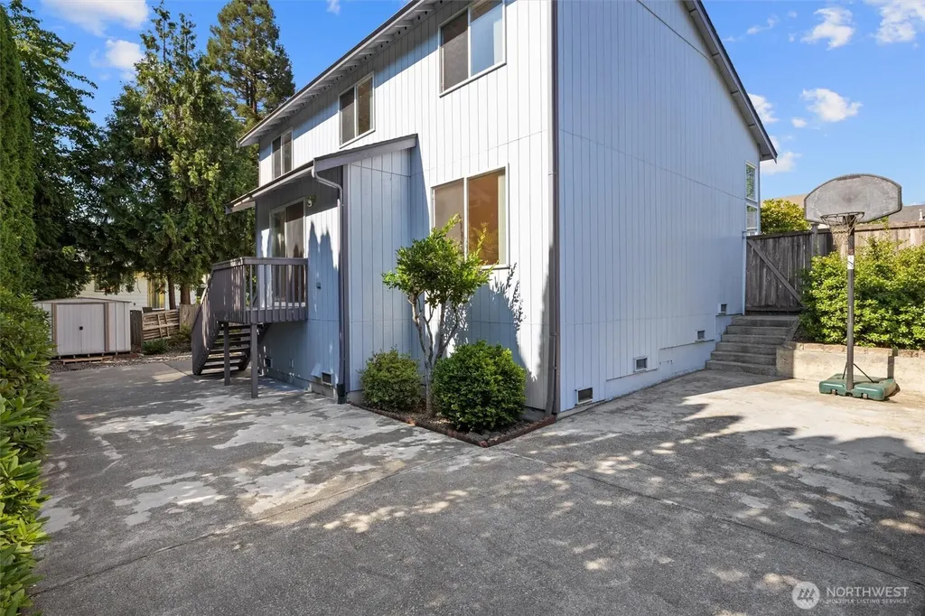20532 121st Way SE Kent WA 98031
