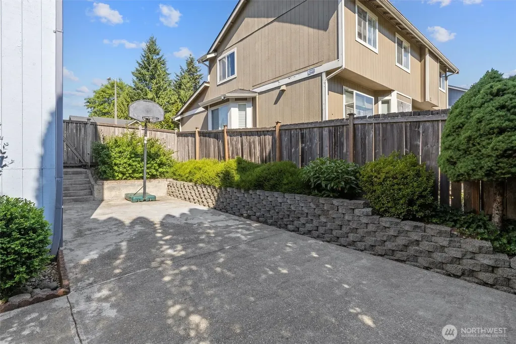 20532 121st Way SE Kent WA 98031