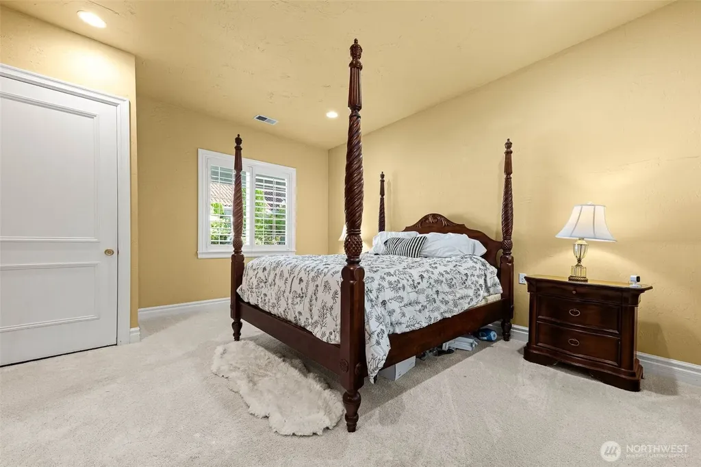6409 Rosedale Street NW Gig Harbor WA 98335