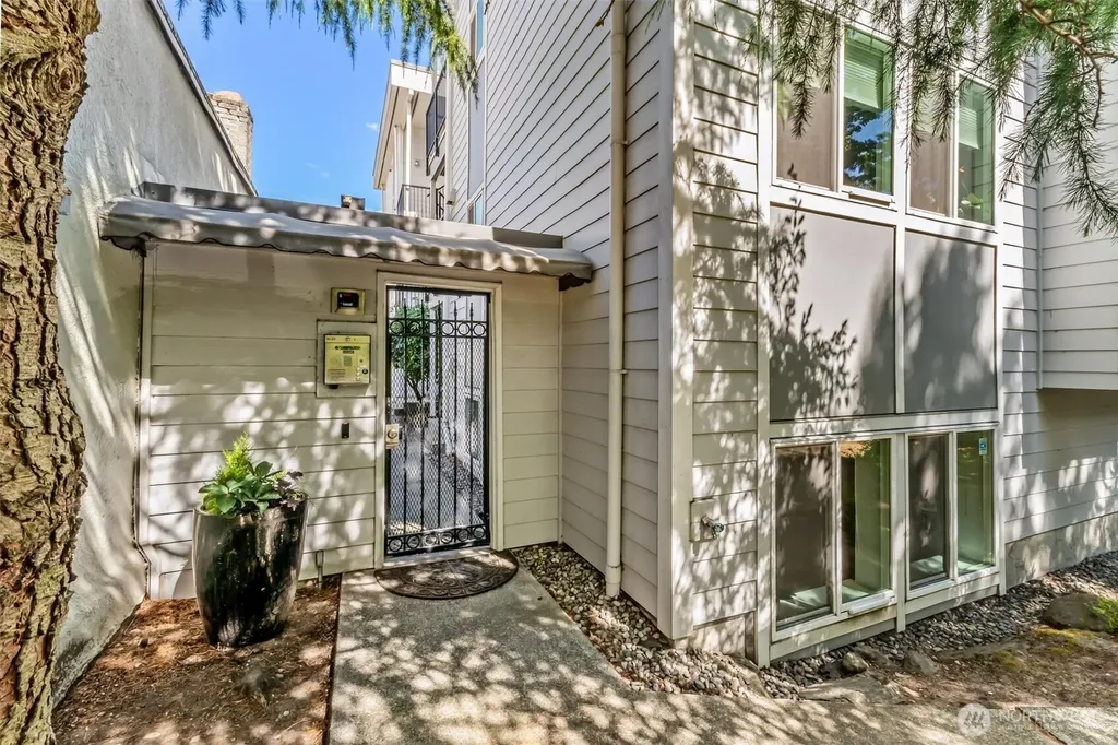 5912 California Avenue SW Seattle WA 98136