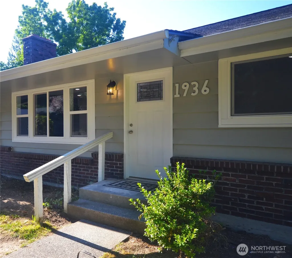 1936 NE Clemens Street Bremerton WA 98310