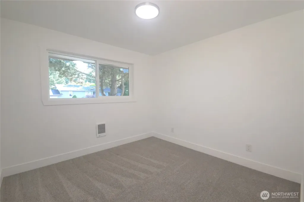 1936 NE Clemens Street Bremerton WA 98310