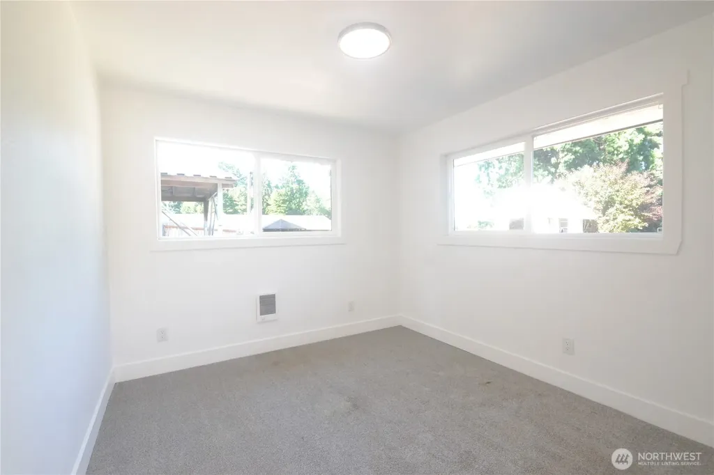 1936 NE Clemens Street Bremerton WA 98310