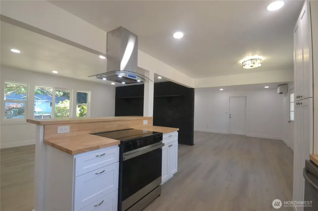 1936 NE Clemens Street Bremerton WA 98310