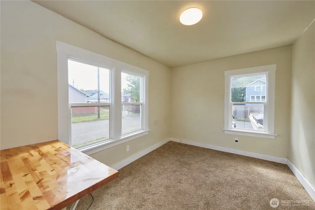 301 W 3rd Street Aberdeen WA 98520