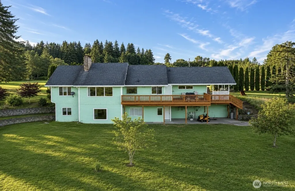 32 Thompson Lane Elma WA 98541