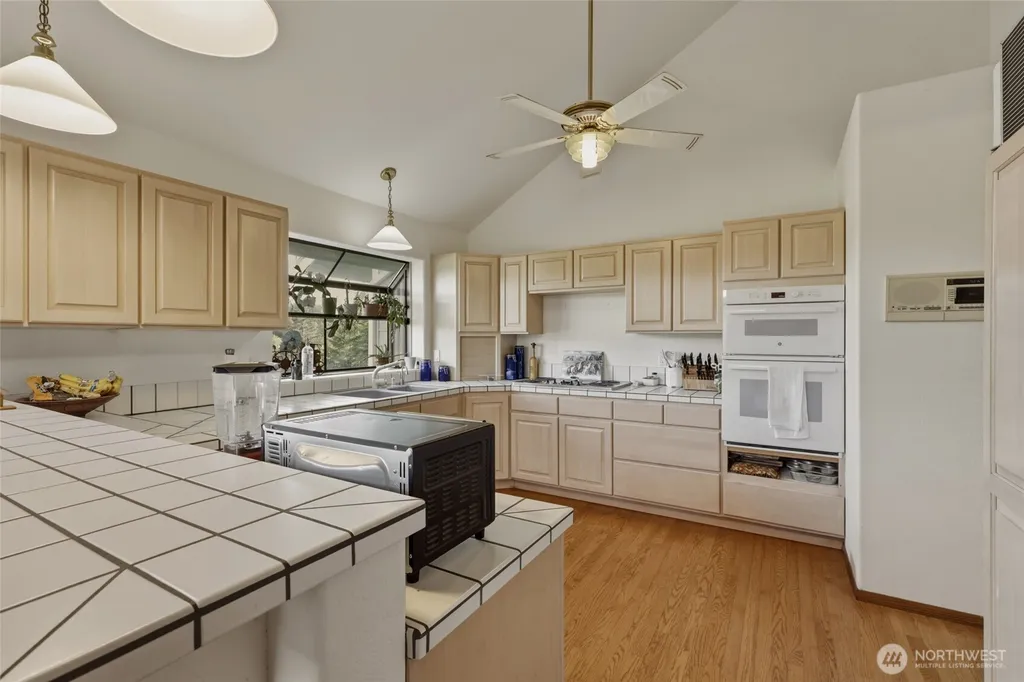 32 Thompson Lane Elma WA 98541