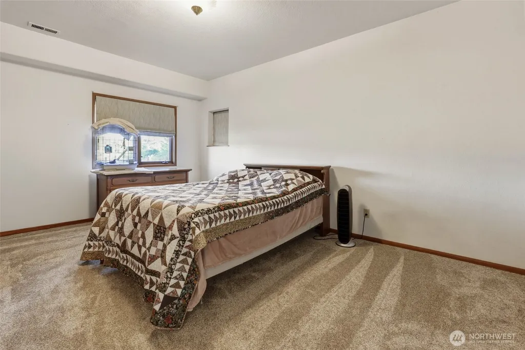 32 Thompson Lane Elma WA 98541