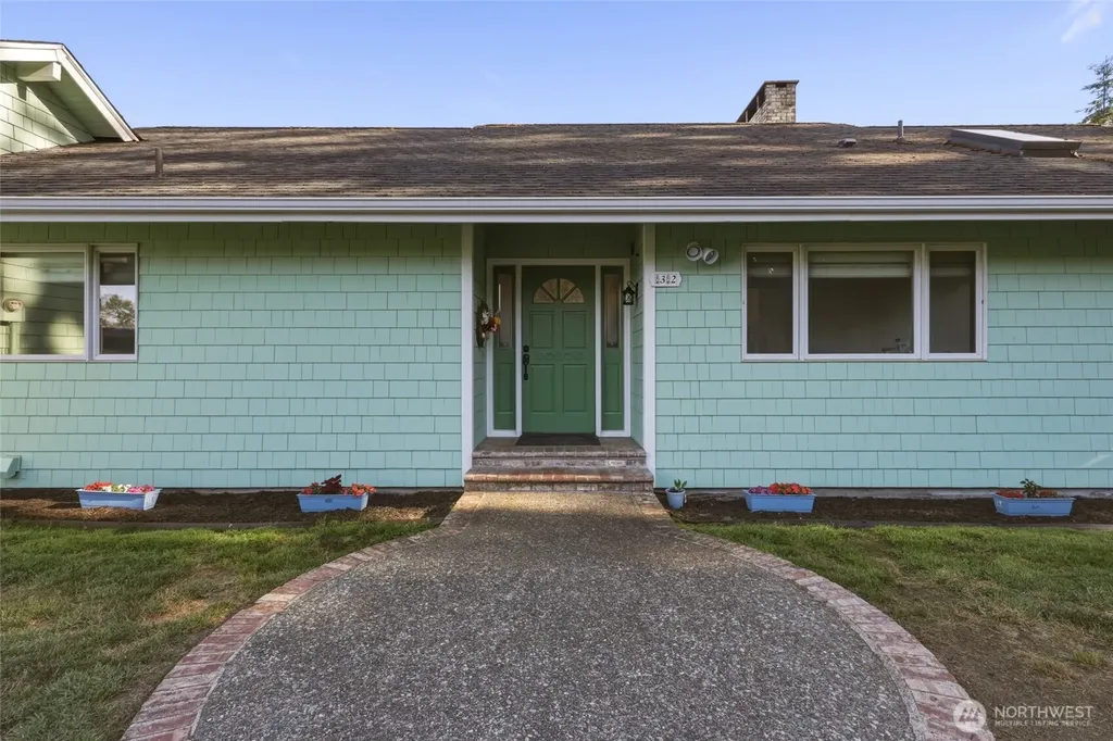 32 Thompson Lane Elma WA 98541