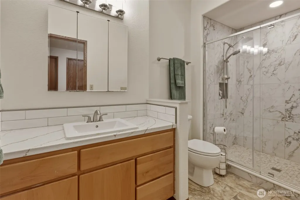 32 Thompson Lane Elma WA 98541