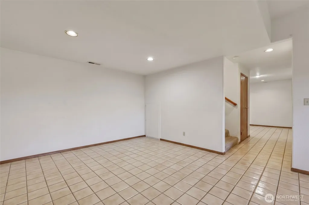32 Thompson Lane Elma WA 98541
