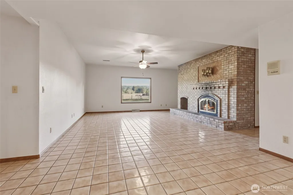 32 Thompson Lane Elma WA 98541