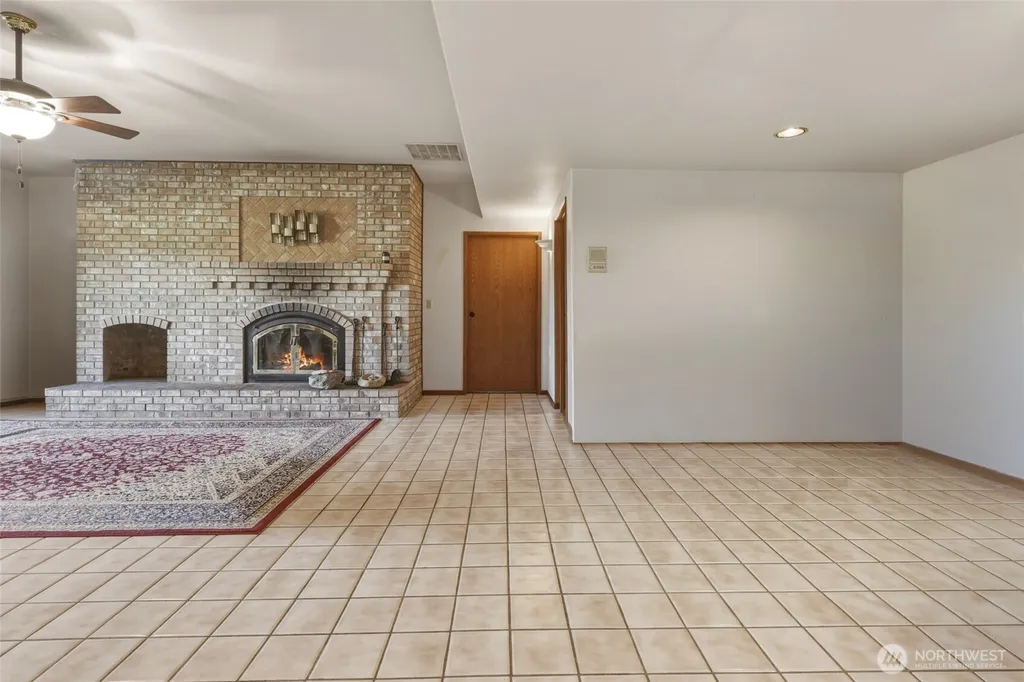 32 Thompson Lane Elma WA 98541