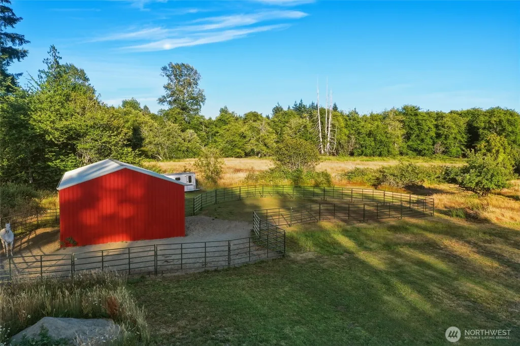 32 Thompson Lane Elma WA 98541