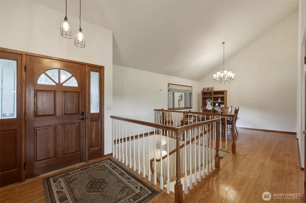 32 Thompson Lane Elma WA 98541