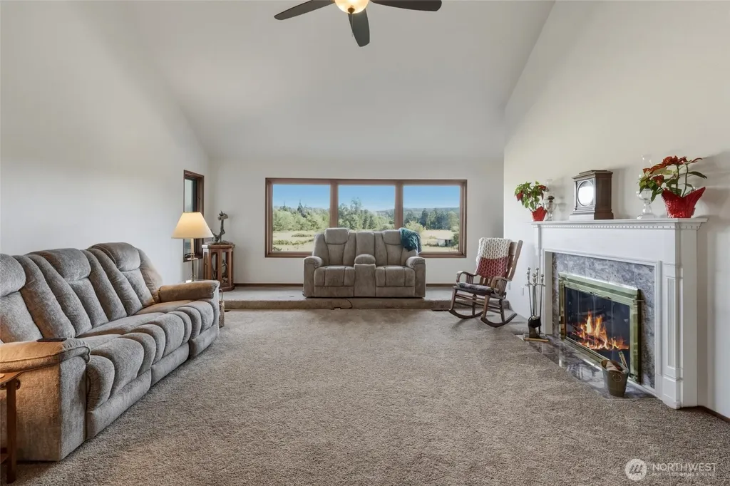 32 Thompson Lane Elma WA 98541