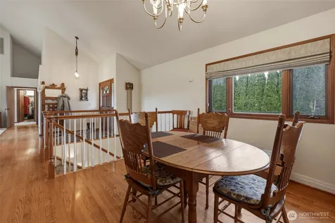 32 Thompson Lane Elma WA 98541