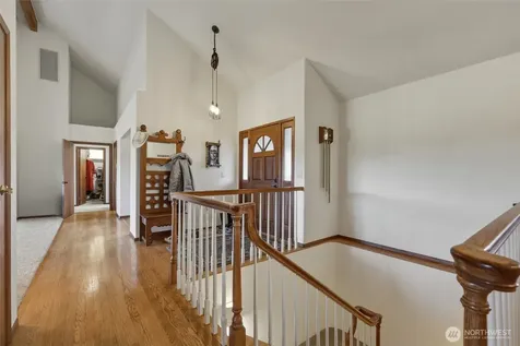 32 Thompson Lane Elma WA 98541