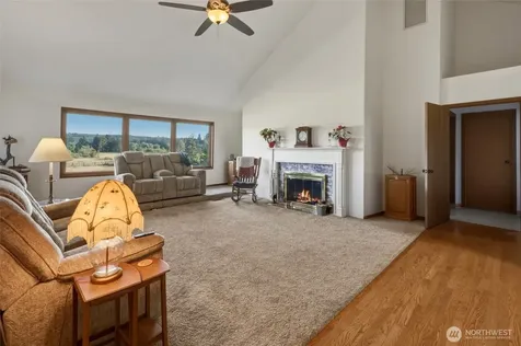 32 Thompson Lane Elma WA 98541