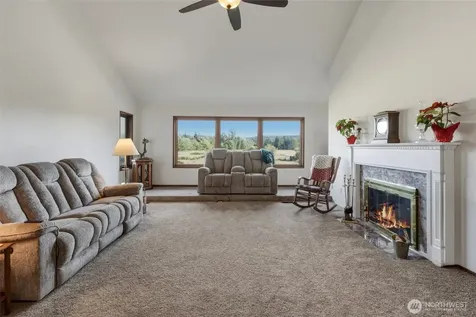 32 Thompson Lane Elma WA 98541