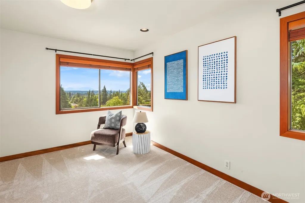 9636 NE 30th Place Clyde Hill WA 98004