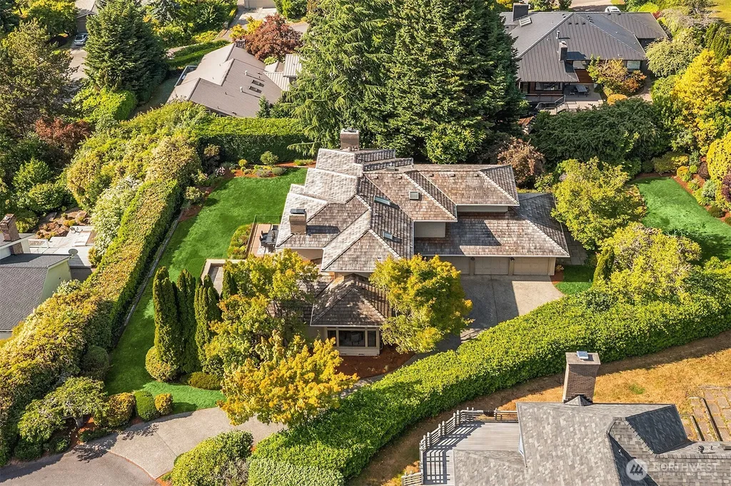 9636 NE 30th Place Clyde Hill WA 98004