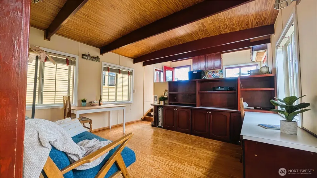 2401 N Northlake Way Seattle WA 98103