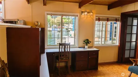 2401 N Northlake Way Seattle WA 98103