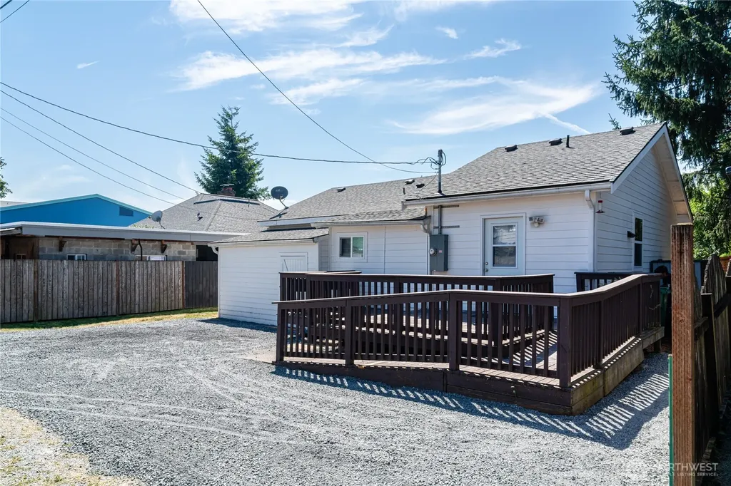 407 N Gifford Avenue Arlington WA 98223