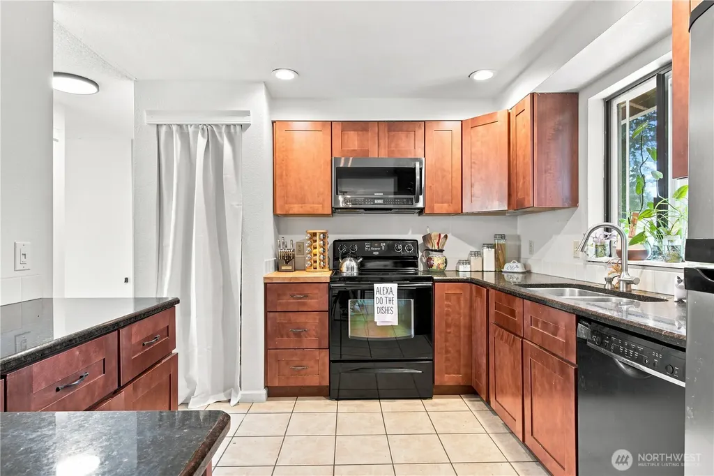 3366 SE Summer Place Port Orchard WA 98366
