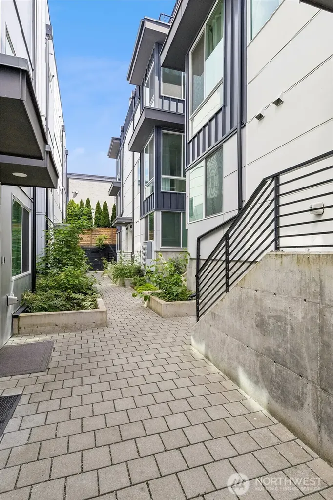 3416 15th Ave W Seattle WA 98119