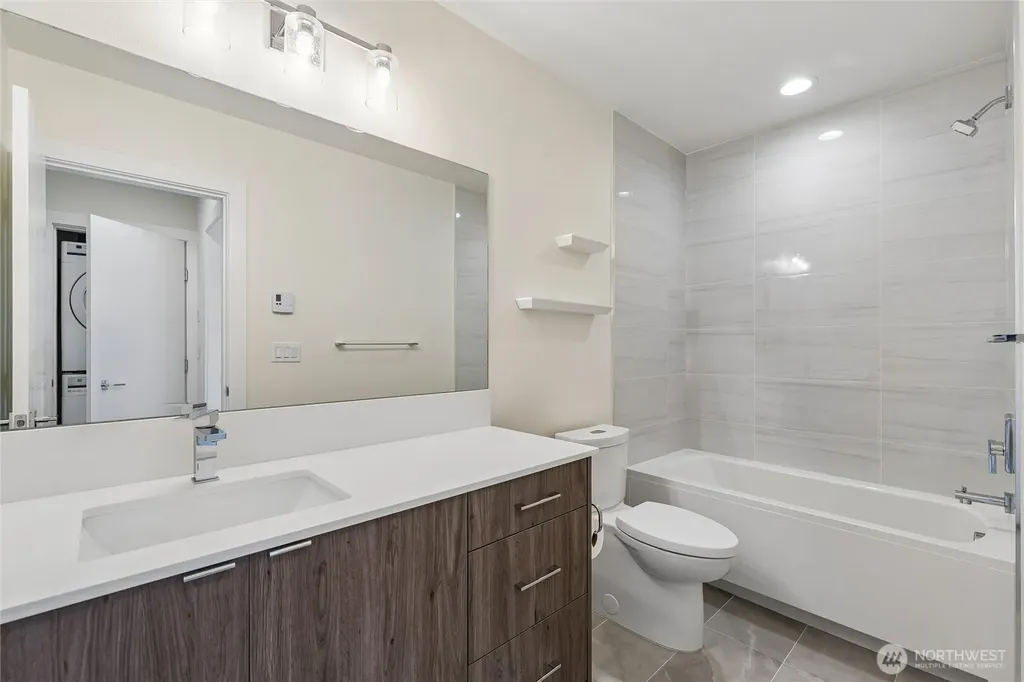 3416 15th Ave W Seattle WA 98119