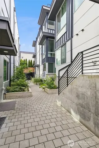 3416 15th Ave W Seattle WA 98119