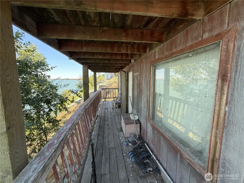 2745 NE Westshore Drive Moses Lake WA 98837