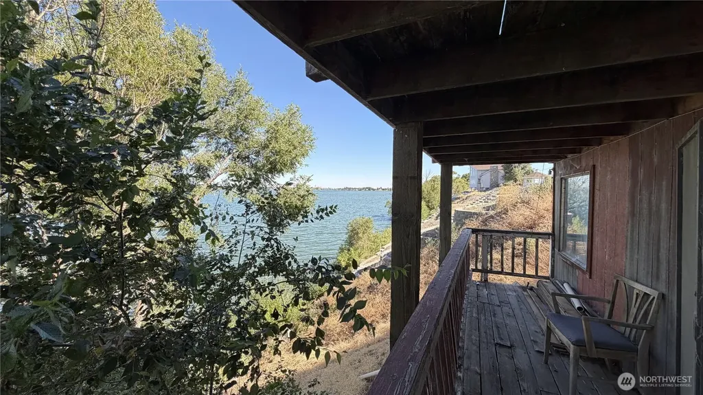 2745 NE Westshore Drive Moses Lake WA 98837