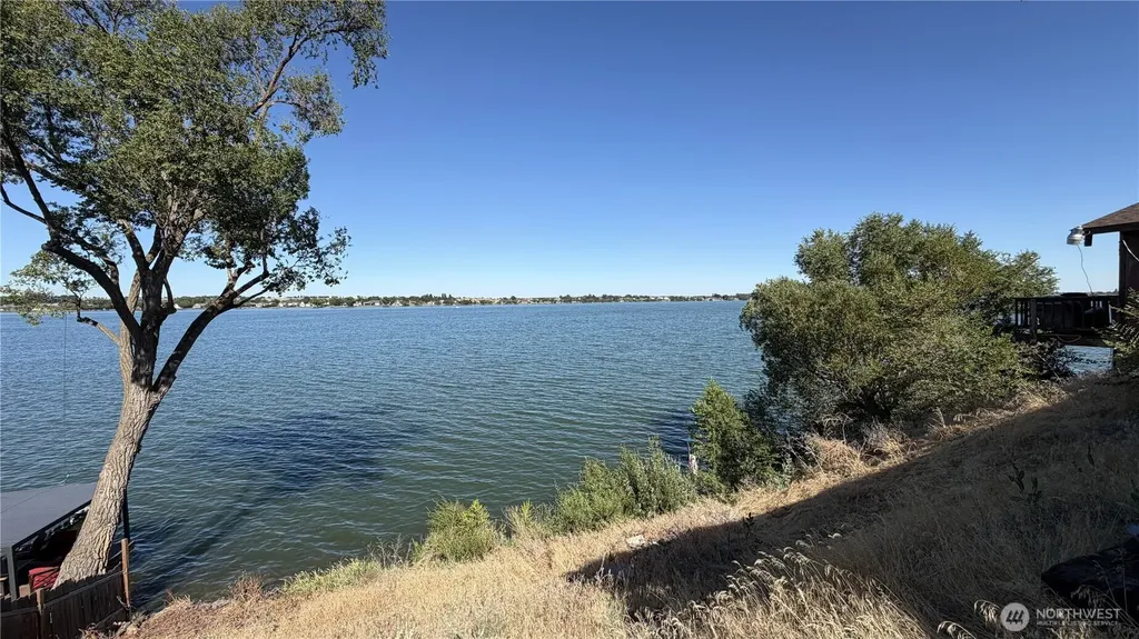 2745 NE Westshore Drive Moses Lake WA 98837