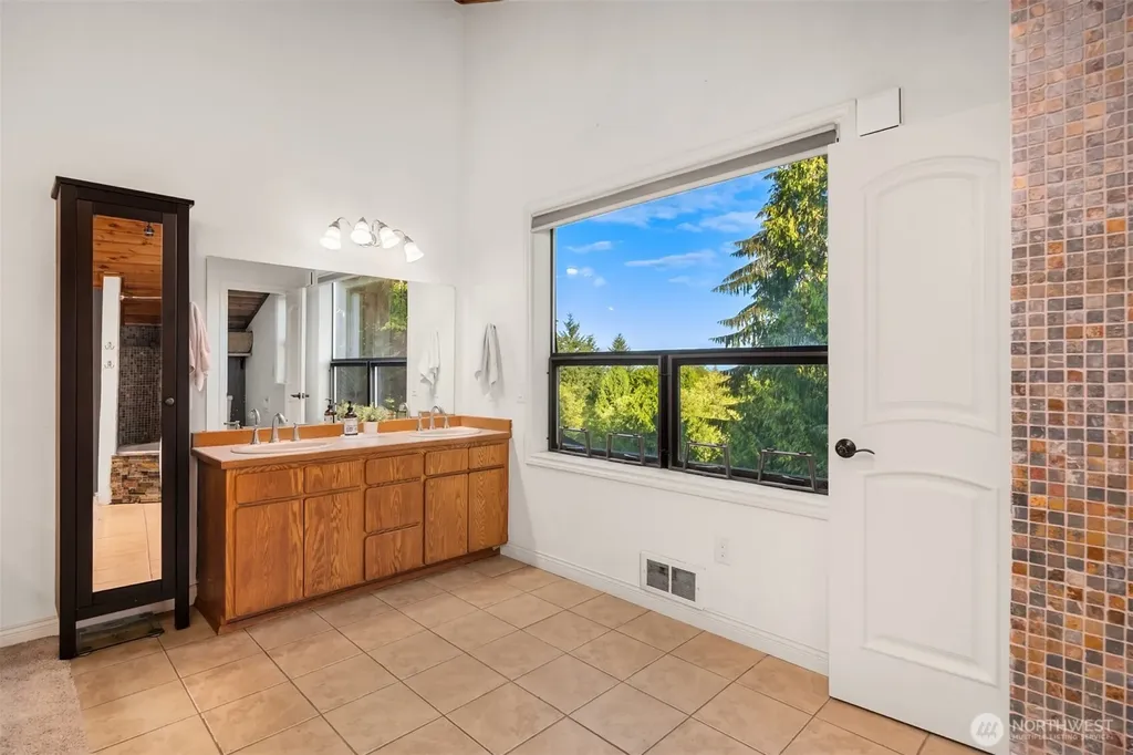 5250 NE See Forever Lane Poulsbo WA 98370
