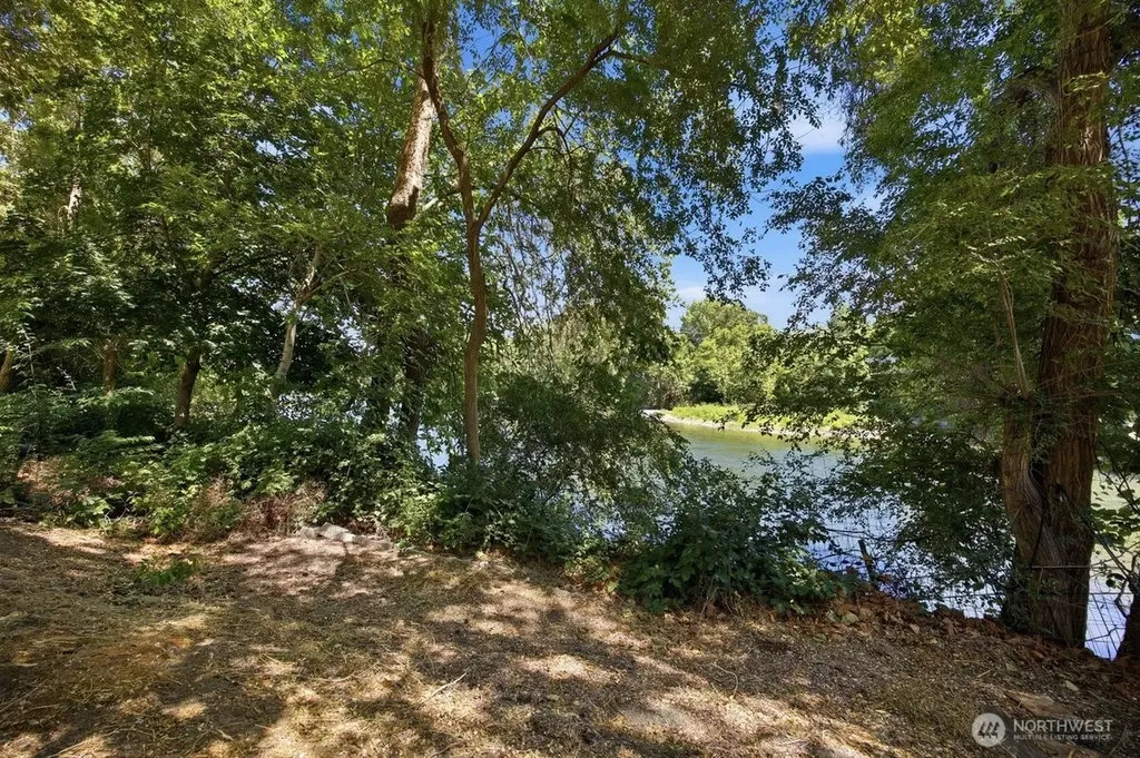 76704 N Yakima River Road West Richland WA 99353