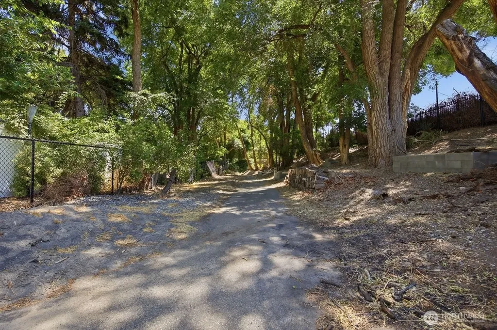76704 N Yakima River Road West Richland WA 99353