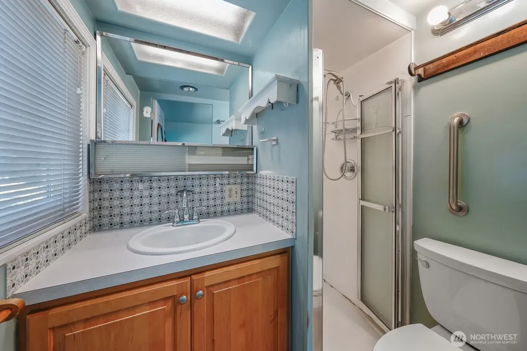 7528 33rd Avenue NW Seattle WA 98117