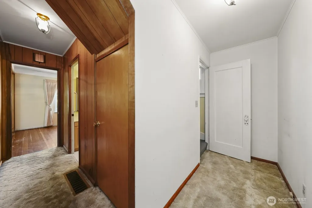 7528 33rd Avenue NW Seattle WA 98117