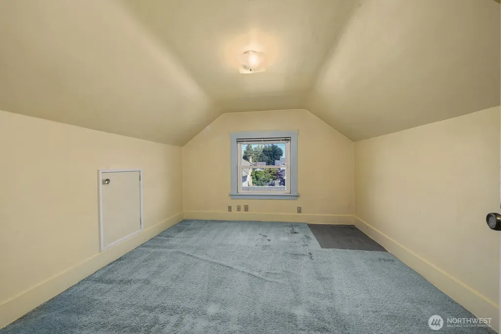 7528 33rd Avenue NW Seattle WA 98117