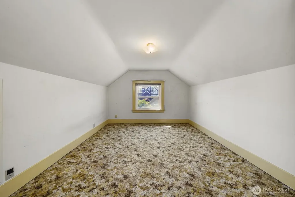 7528 33rd Avenue NW Seattle WA 98117