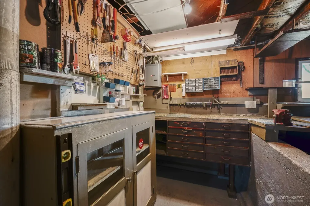 7528 33rd Avenue NW Seattle WA 98117